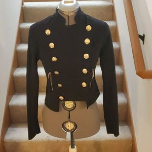 Military-style cropped jacket